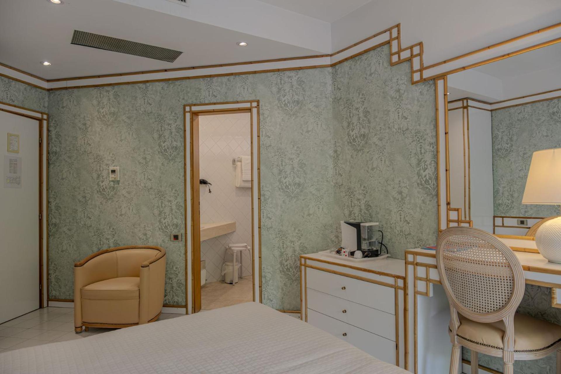 Hotel President - Vintage Hotel In Centro Riccione Bagian luar foto