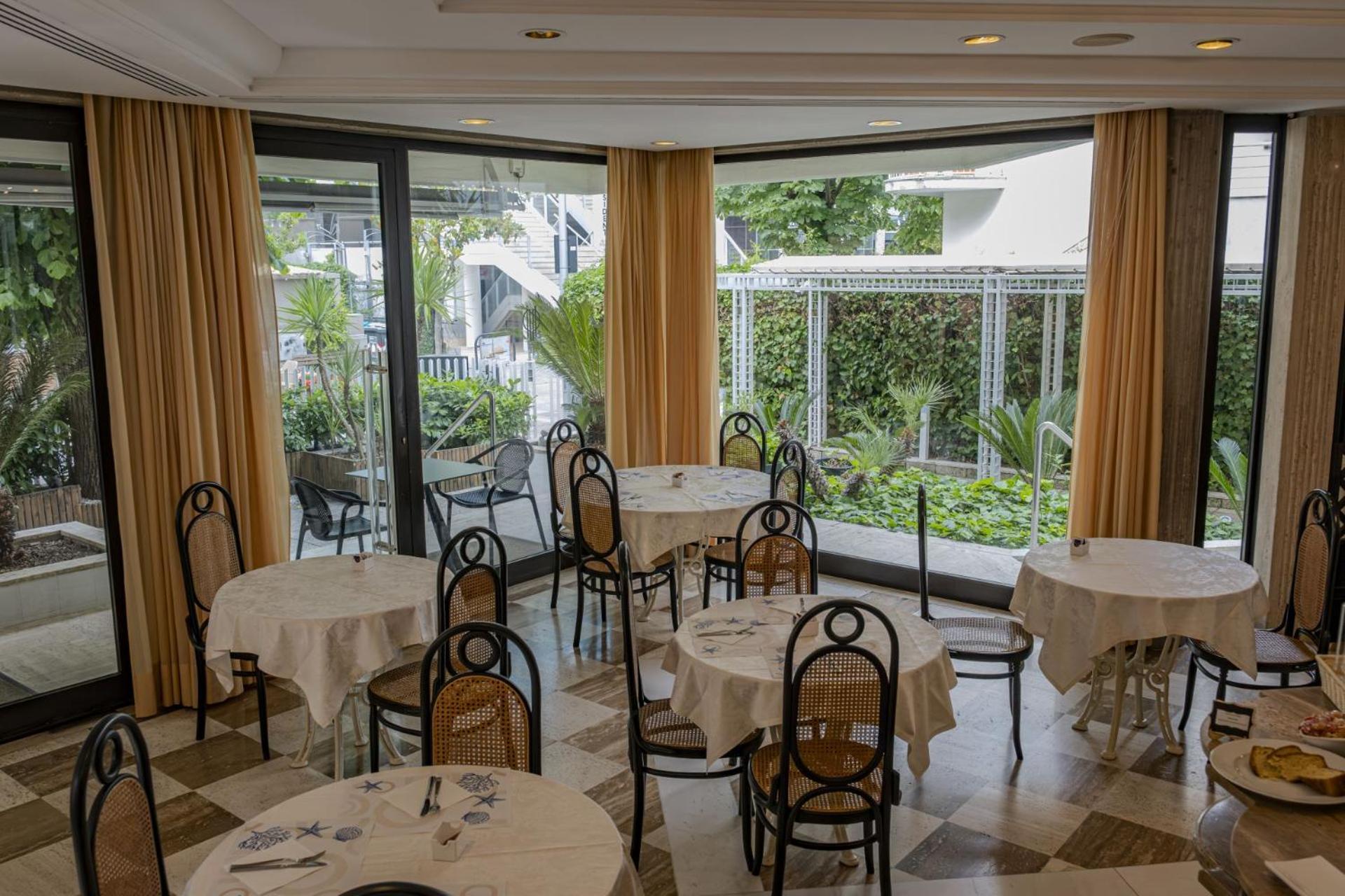 Hotel President - Vintage Hotel In Centro Riccione Bagian luar foto