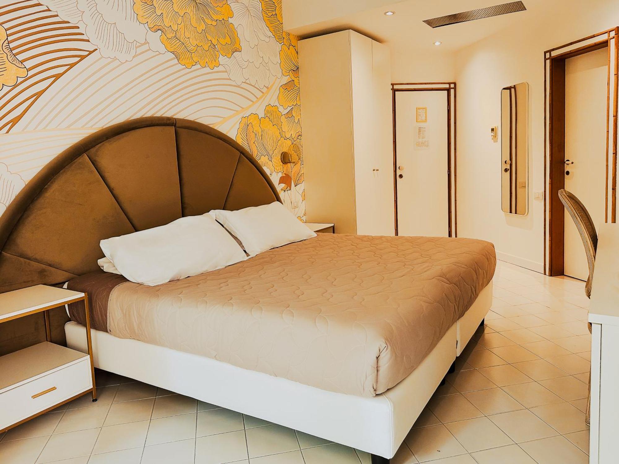 Hotel President - Vintage Hotel In Centro Riccione Bagian luar foto