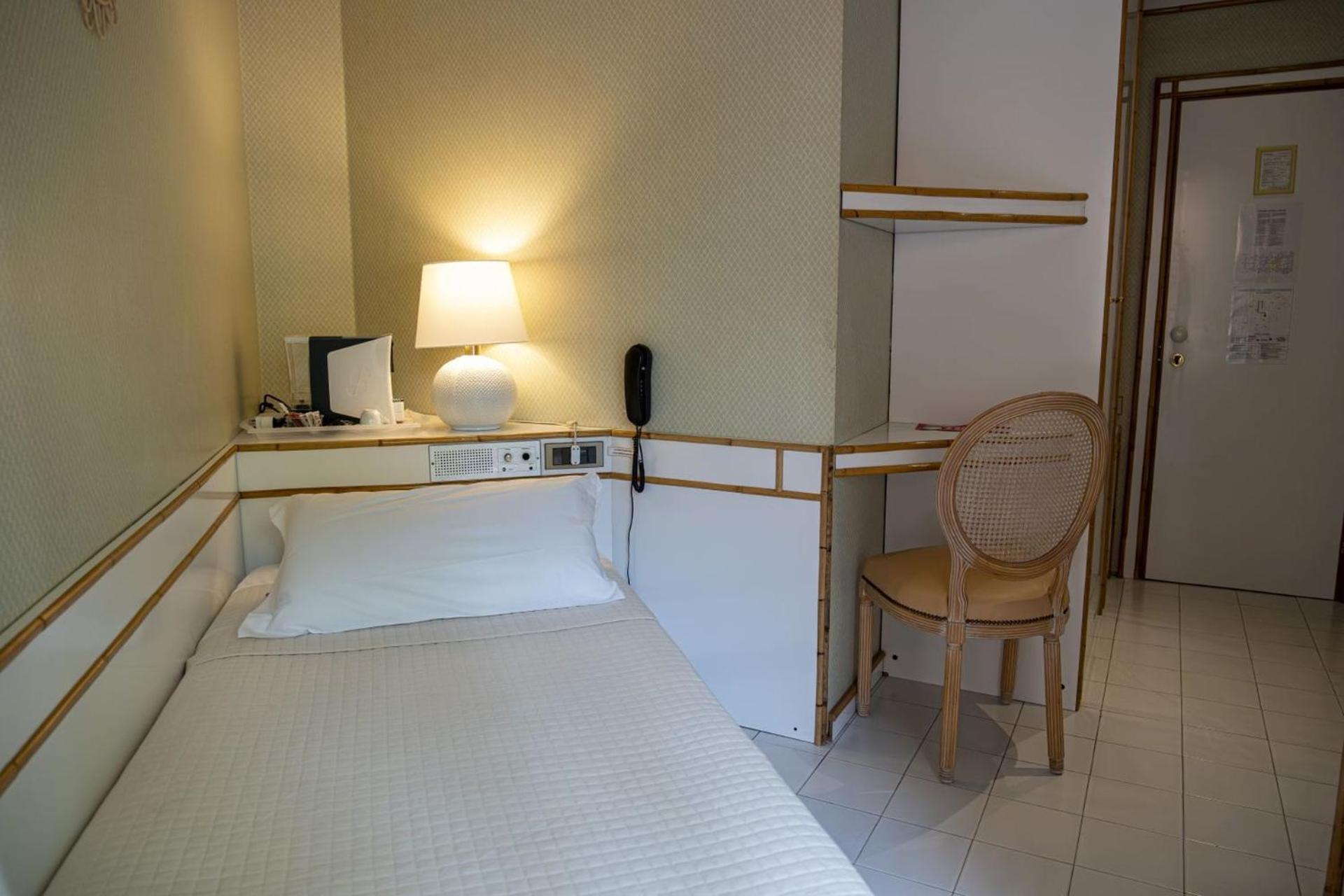 Hotel President - Vintage Hotel In Centro Riccione Ruang foto