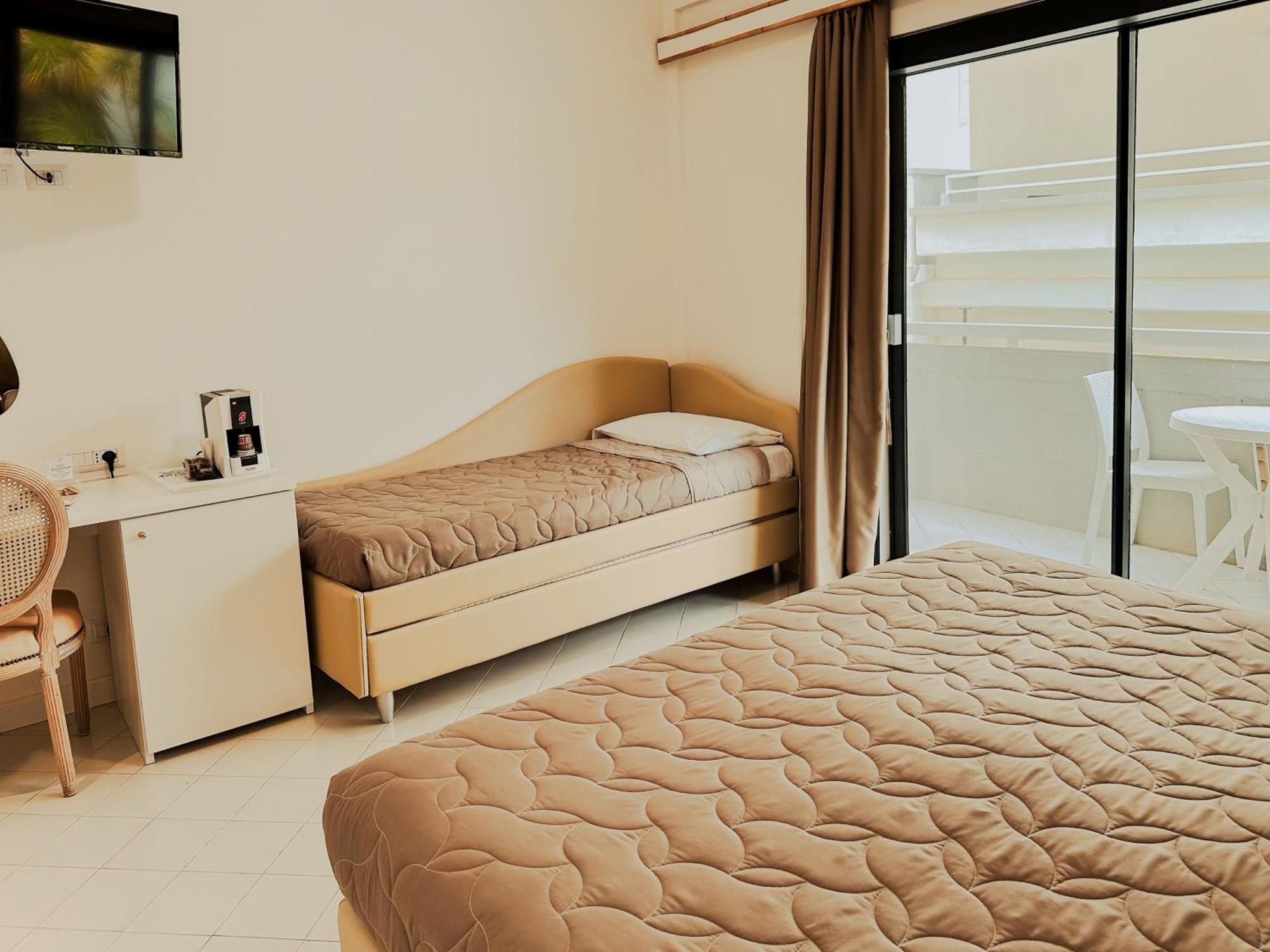 Hotel President - Vintage Hotel In Centro Riccione Bagian luar foto
