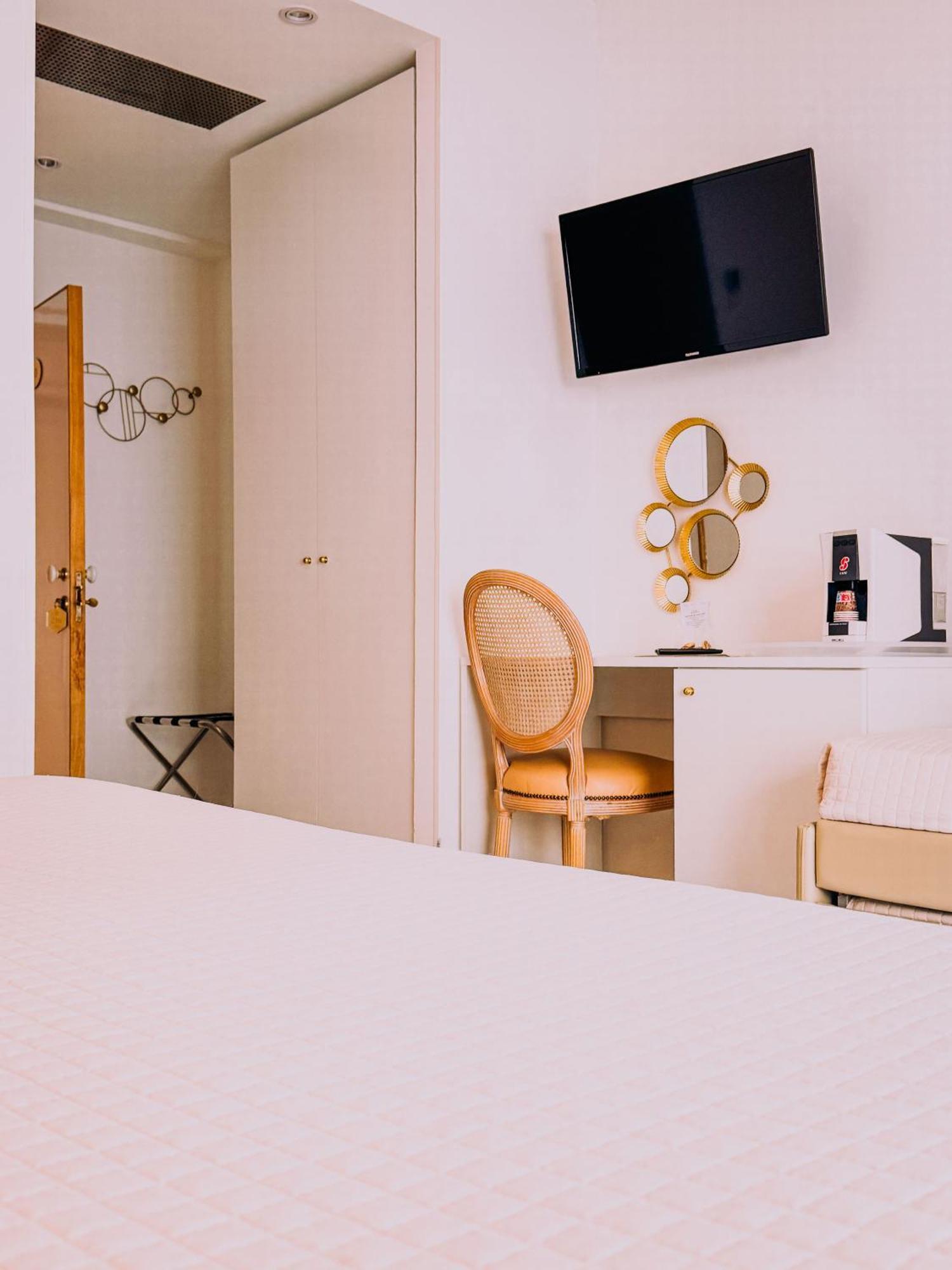 Hotel President - Vintage Hotel In Centro Riccione Bagian luar foto