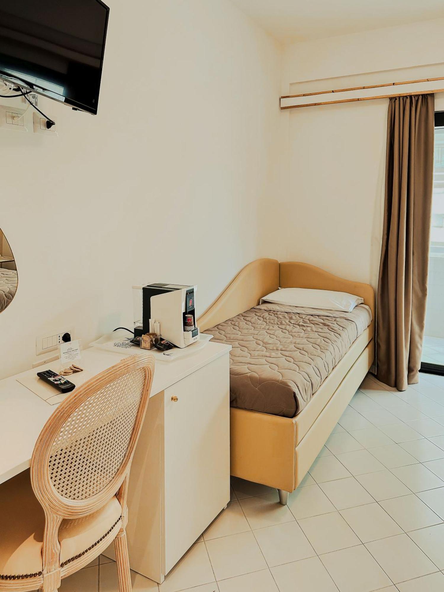Hotel President - Vintage Hotel In Centro Riccione Bagian luar foto