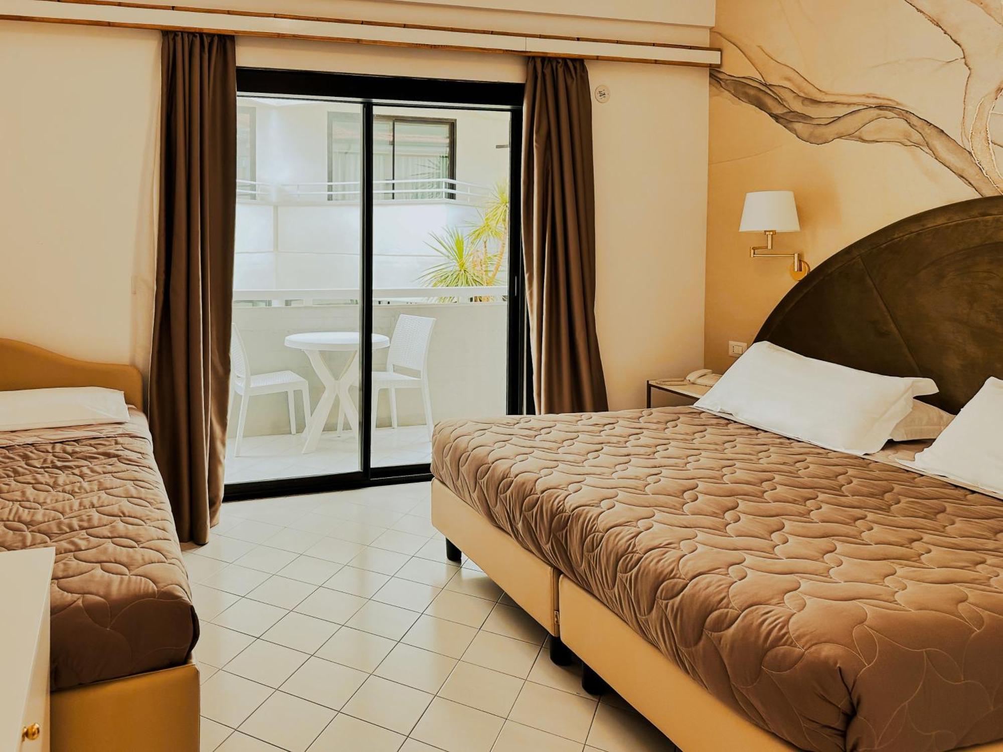 Hotel President - Vintage Hotel In Centro Riccione Bagian luar foto