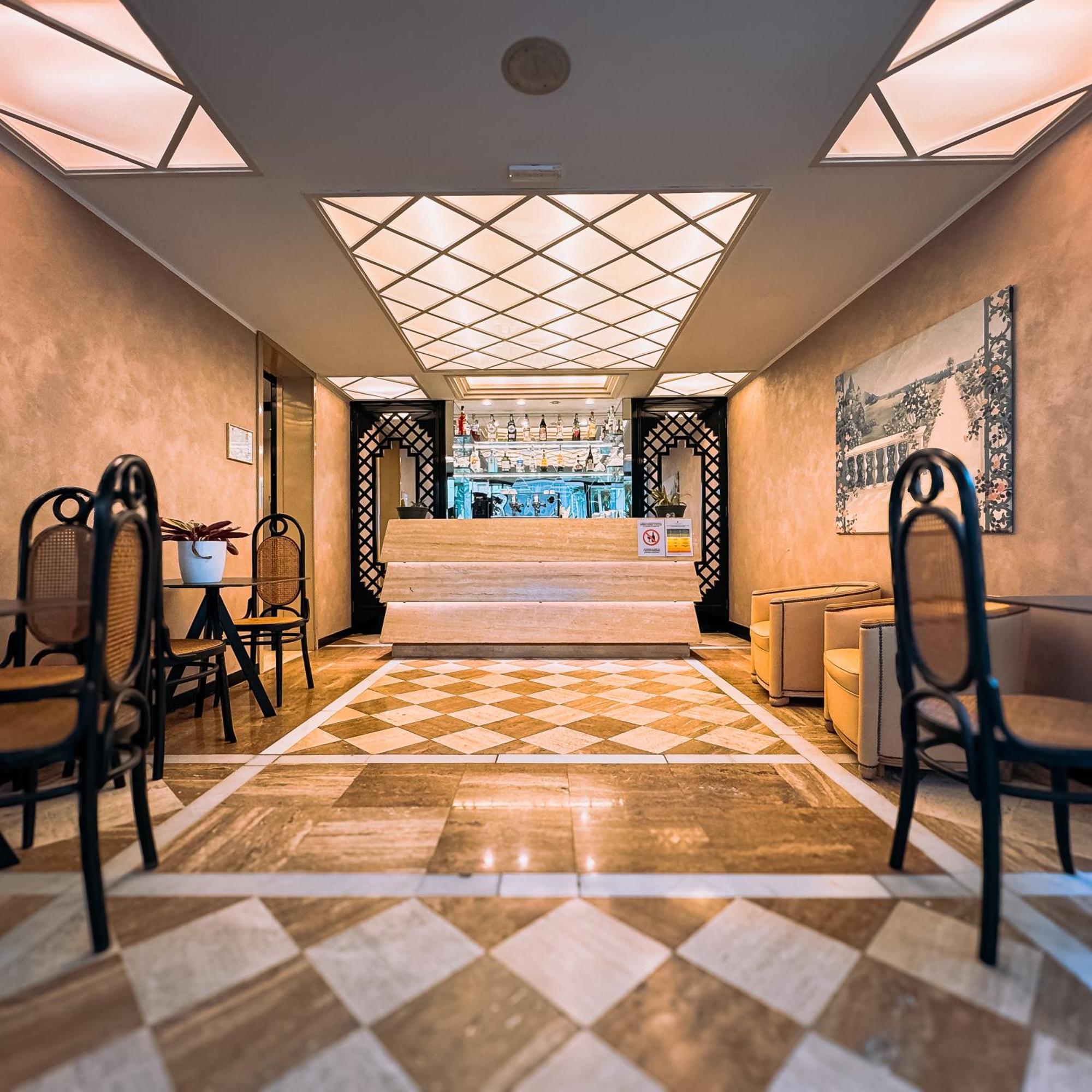 Hotel President - Vintage Hotel In Centro Riccione Bagian luar foto